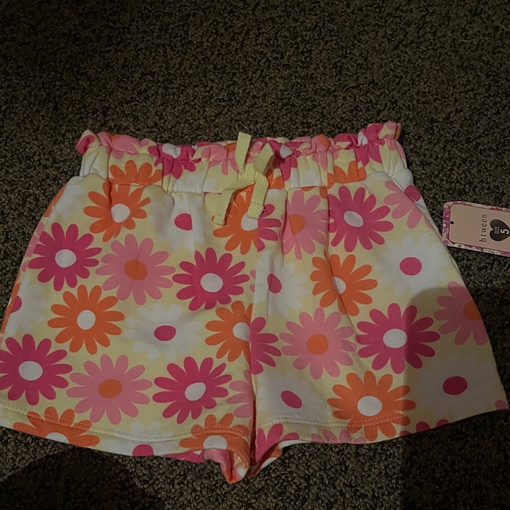 btween Vibrant Floral Shorts